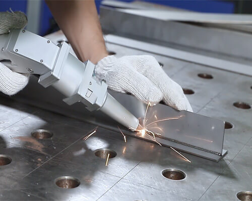 1628678010956579.jpg 手持激光焊接機.jpg